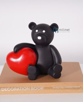 Gấu đen ôm trái tim 17*17*12 – Chiếc